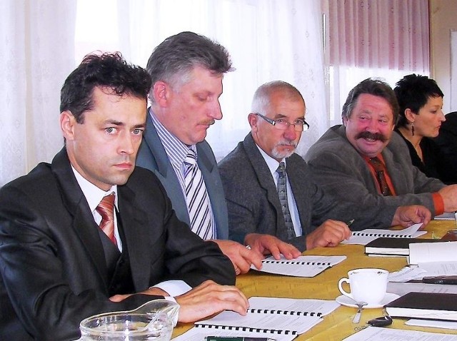 Władysław Hoppe (pierwszy z lewej) uważa, że autorzy pisma powinni się pod nim podpisać