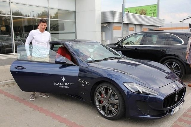 "Lewy" był też widziany za kierownicą Maserati GranTurismo. Napastnik Bayernu Monachium mógł podróżować tym samochodem z maksymalną prędkością w wysokości 285 km/h.Parametry:Moc: 405 KMPrzyspieszenie 0-100 km/h: 5,2 sekundyPrędkość maksymalna: 285 km/h