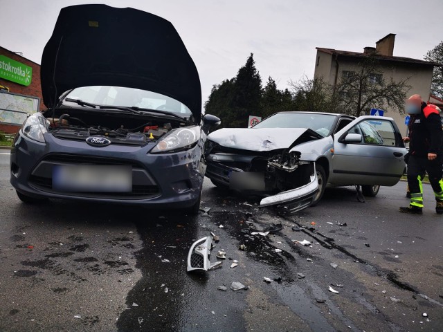 Przed południem na ul. Zwycięstwa w Koszalinie doszło do kolizji dwóch samochodów osobowych.