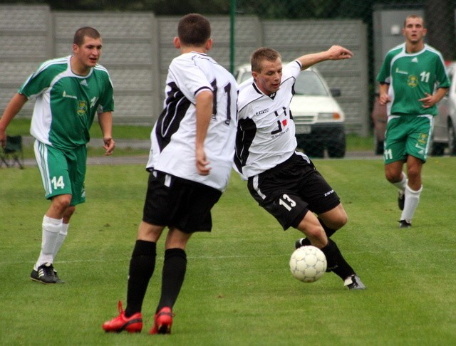 III liga. Rajfel Krasiejów-Silesius Kotórz Maly 2-0.