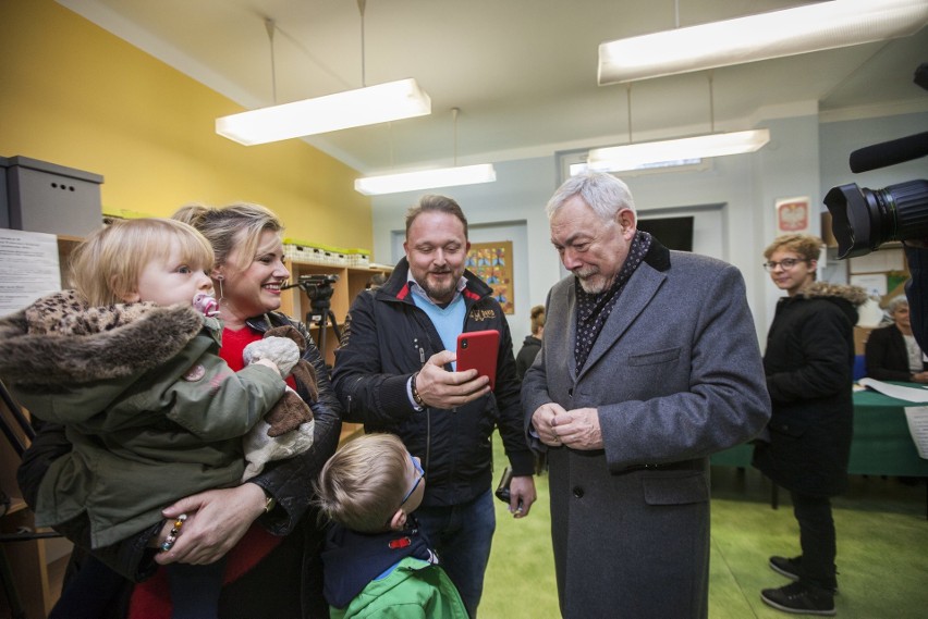 Wybory samorządowe 2018 - druga tura. Jacek Majchrowski i...