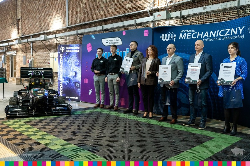 Studenci Politechniki Białostockiej zaprezentowali nowy bolid wyścigowy