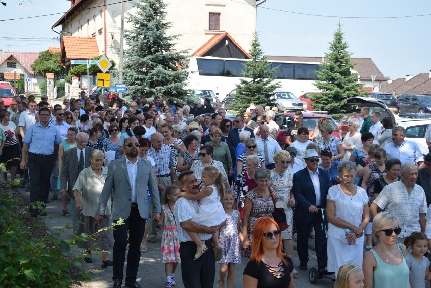 Hołd dla 30 ofiar pacyfikacji Radwanowic w miejscu kaźni hitlerowskiej. Wspomnienia bestialskiego mordu [ZDJĘCIA] 