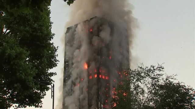 Płonący wieżowiec w Londynie. Co najmniej 30 zostało rannych w pożarze apartamentowca Grenfell Tower w zachodniej części Londynu.