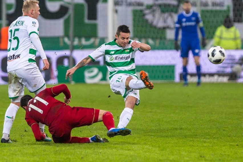 Lechia Gdańsk tylko zremisowała z Wisłą Kraków. Wyrównującego gola dla biało-zielonych strzelił Sławomir Peszko [ZDJĘCIA]