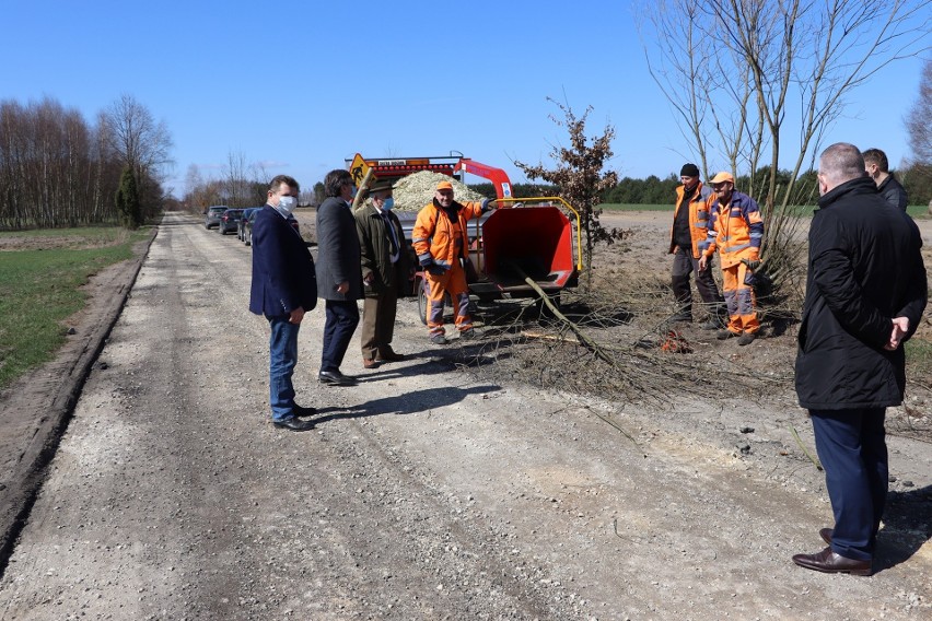 Ruszył remont drogi powiatowej na odcinku Krzepin –...