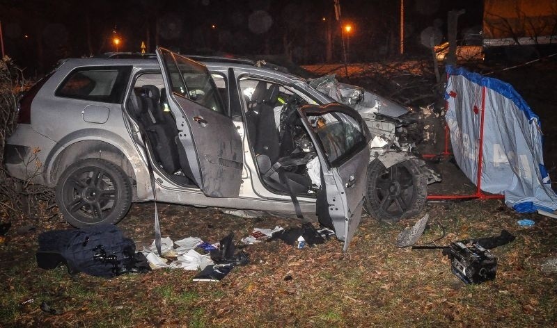 Tragiczny wypadek na ul. Strykowskiej - 2 osoby nie żyją