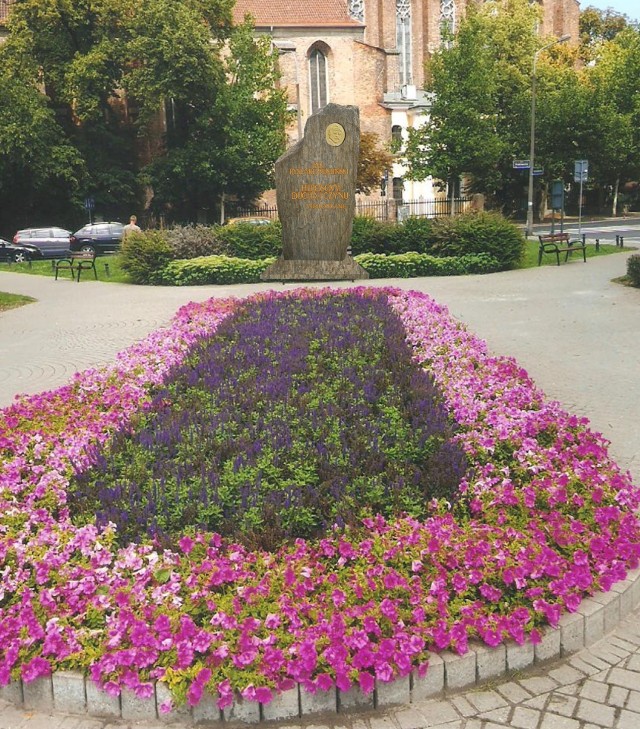 Projekt kamienia upamiętniającego Ryszarda Kuklińskiego Zobacz miejsca poświęcone znanym ludziom w Poznaniu --->