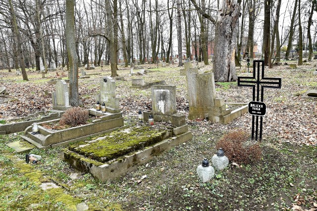 W 1985 roku na cmentarzu było 2700 grobów. W 2013 - 1972, z czego 700 bezimiennych, pozbawionych nagrobków i tablic.
