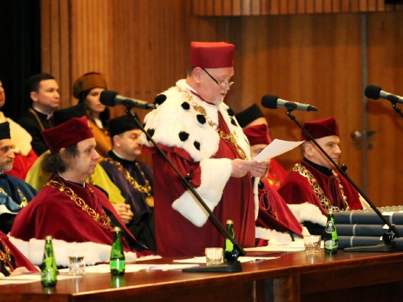 Prof. Andrzej Tretyn przemawia podczas obchodów Święta...