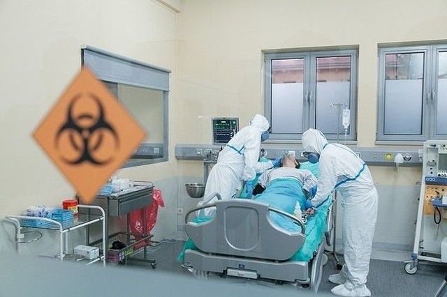 Ebola w "Szpitalu" (fot. MICHAL LICHTANSKI/EAST NEWS)