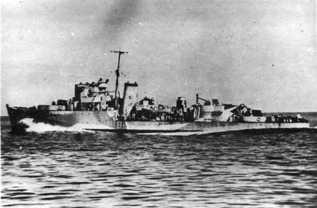 ORP Kujawiak w „barwach wojennych”