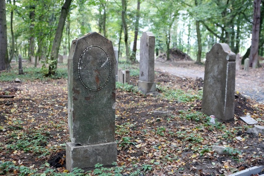 Za prace dodatkowe, tj. remont zabytkowych schodów czy...