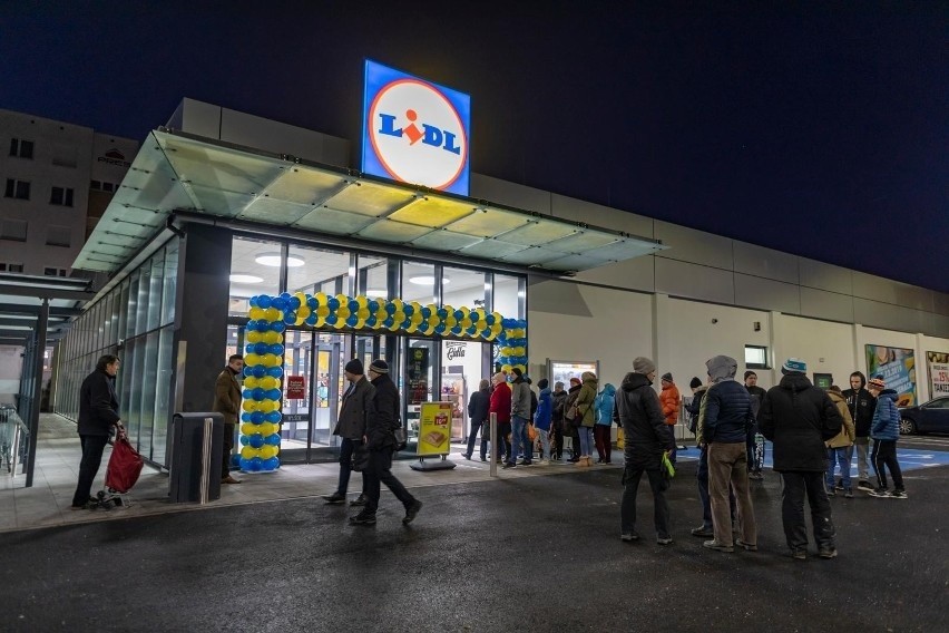 Sklepy sieci Lidl, w Wielką Sobotę, będą otwarte do godziny...