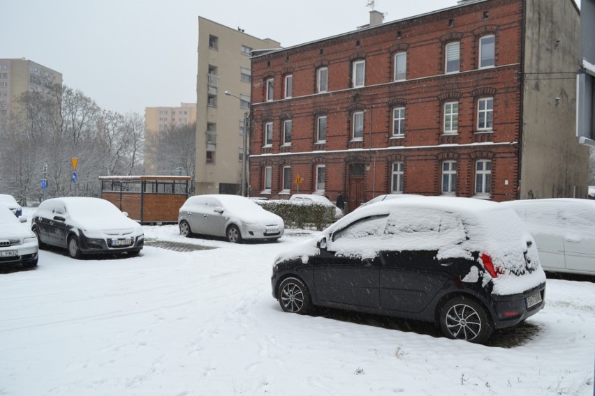 Zima zawitała na Śląsk. Większe ulice w Chorzowie są...