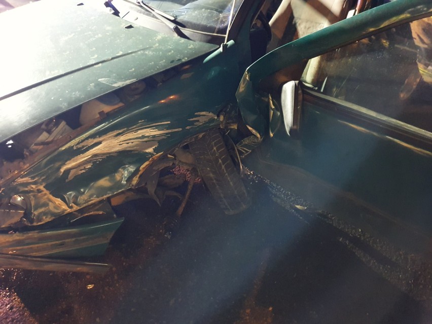Po zderzeniu dwóch samochodów w Tenczynku dwie osoby zostały...