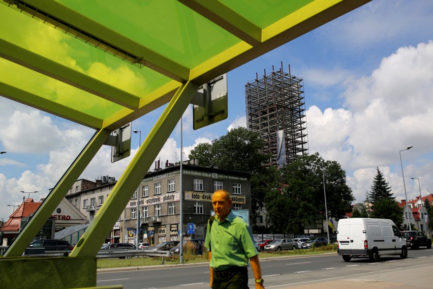 Szkieletor jest już "goły". Postęp prac widać gołym okiem! [ZDJĘCIA]