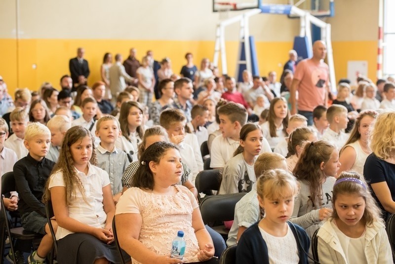 Prawie 30 tys. uczniów i przedszkolaków rozpoczęło w...