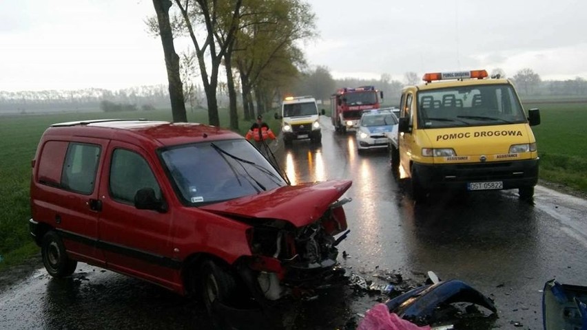 Wypadek na drodze Wrocław - Strzelin, czołowe zderzenie,...