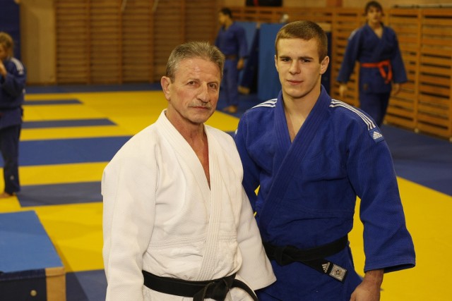 Na zdjęciu wiceprezes Dolnośląskiego Związku Judo Zbigniew Zamęcki, a po prawej nasza nadzieja olimpijska Damian Szwarnowiecki