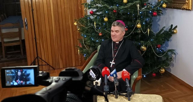 Biskup Z. Zieliński: Wszystkim życzę tego, abyśmy odnaleźli samych siebie w naszej relacji w Panem Bogiem