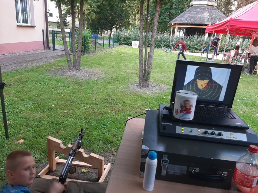 Piknik charytatywny dla Zosi Bigos w Nowym Mieście nad Pilicą. Ludzie dobrej woli pomogli chorej dziewczynce. Było dużo atrakcji