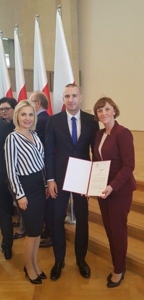 Ekipa ostrołęckiego MOPR z nagrodą minister [ZDJĘCIA]