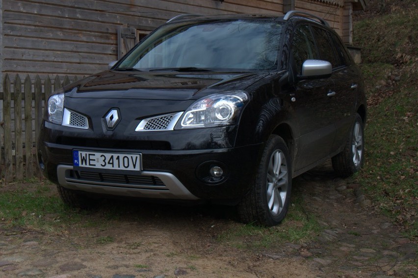 Renault Koleos, który do salonów w Europie trafił w 2008...