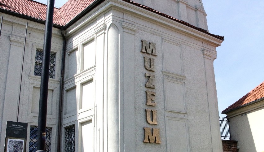 Litery na gmachu muzeum w Grudziądzu zamontowała ekipa...
