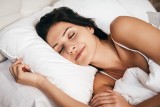 Bezsenność: Problemy ze snem. Jak zasnąć? Sposoby na dobry sen! Poznaj 8 lifehacków. Co zrobić, aby rano być wypoczętym? [porady]