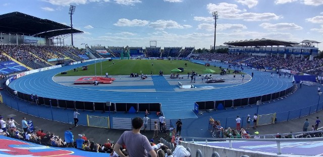 Na dwie godziny przed końcem zawodów lekkoatletycznych bramy stadionu Zawiszy, na którym od piątku rozgrywane są Drużynowe Mistrzostwa Europy w lekkiej atletyce, zostały otwarte. Wejść można za darmo! Co jeszcze czeka dziś kibiców? Emocje sportowe zakończa się przed godz. 19.00.W programie zawodów:17:05 Skok w dal K Próby 1-317:08 5000m K Finał17:28 4. Pchnięcie kulą K Próba 417:35 Rzut dyskiem M Próby 1-317:38 3000m M Finał17:49 4. Skok w dal K Próba 417:58 4 x 400m sztafeta K Bieg B18:11 4 x 400m sztafeta M Bieg B18:22 4. Rzut dyskiem M Próba 418:30 4 x 400m sztafeta K Bieg A18:43 4 x 400m sztafeta M Bieg A Drużynowe Mistrzostwa w lekkoatletyce - zapowiedź zawodów w Bydgoszczy.