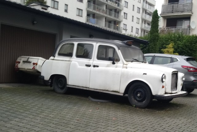 ul. Marchołta 39 Taxi i przyczepa