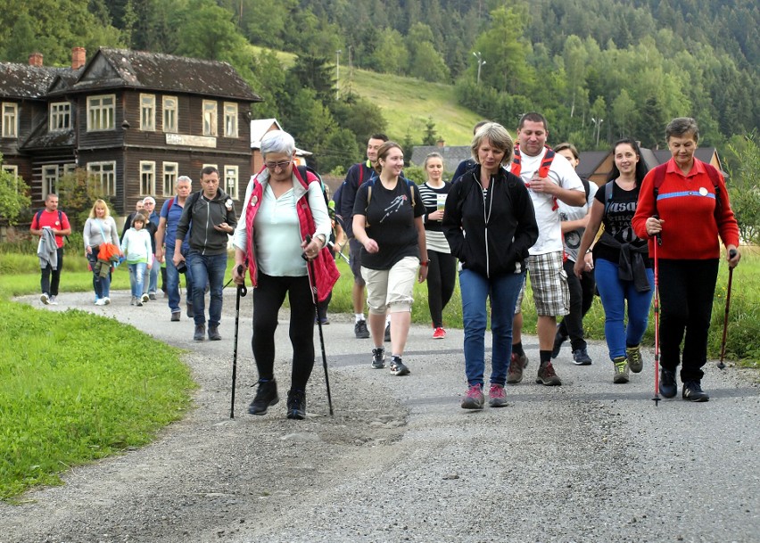 Odkryj Beskid Wyspowy. W sobotni wieczór wspięli się na Luboń Wielki, a w niedzielny poranek pokonali Grodzisko