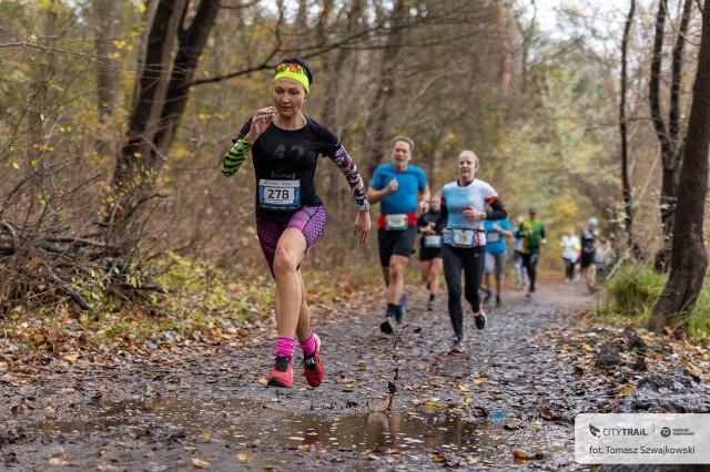 Część biegaczy start w City Trail potraktowała jak ostry trening przed piątkowym Biegiem Niepodległości