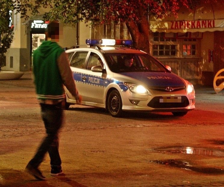 Akcja policji na ul. Rokicińskiej. Funkcjonariusz strzelał za 20-latkiem!