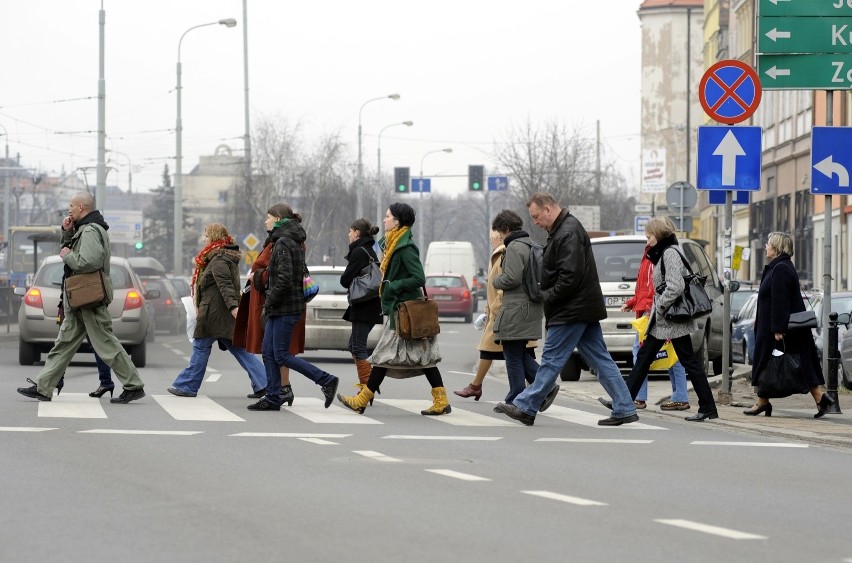 Pierwsza ze zmian dotyczy prędkości na przejściach dla...