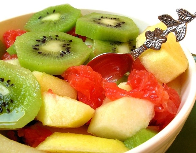 Jednym z  czynników sprzyjających rakowi żołądka jest zła dieta, m.in. niedobór warzyw i owoców.