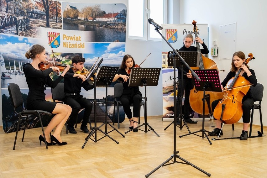 Działacze kultury z powiatu niżańskiego docenieni. Sprawdź, kto został wyróżniony. Zobacz zdjęcia