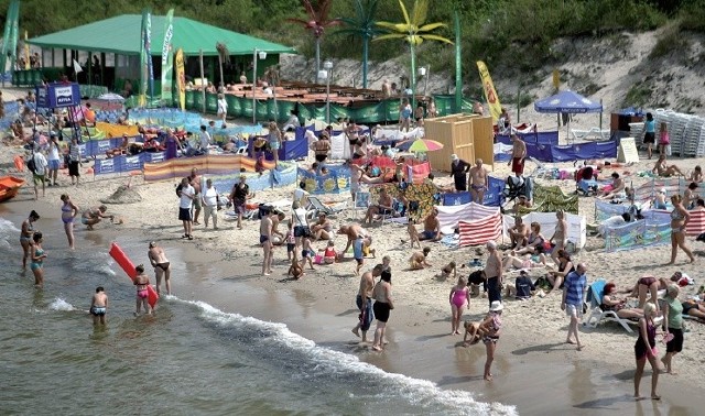 Od tego roku plaża w Międzyzdrojach jest wyjątkowo wąska.