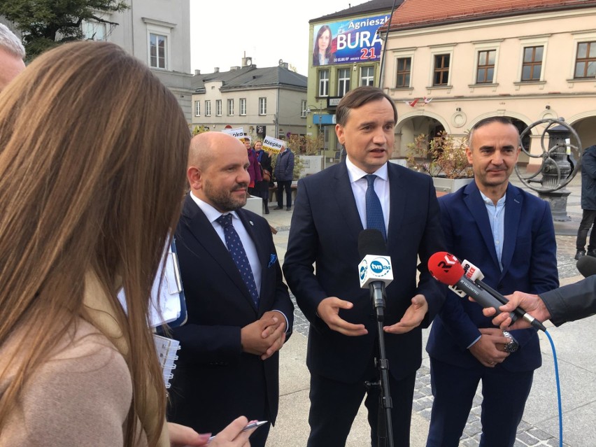 Konferencja Zbigniewa Ziobry w Kielcach podsumowująca kampanię wyborczą. "Polacy mają wybór"