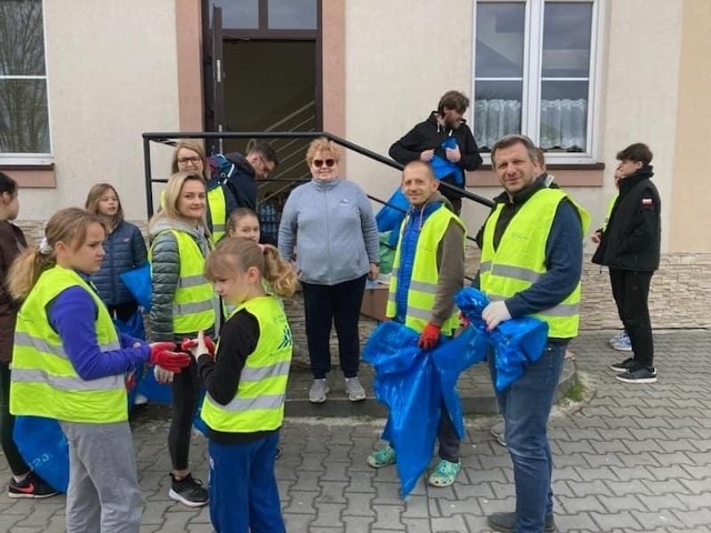 Akcja sprzątania gminy Wielka Wieś odbyła się w 12 miejscowościach