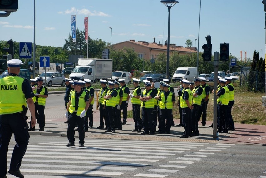 Do zdarzenia doszło w obecności 40 policjantów