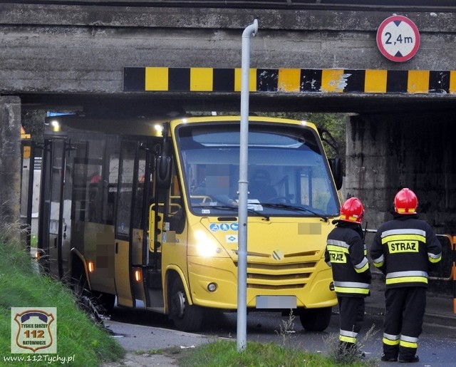 Autobus linii 131 uderzył w wiadukt w Tychach