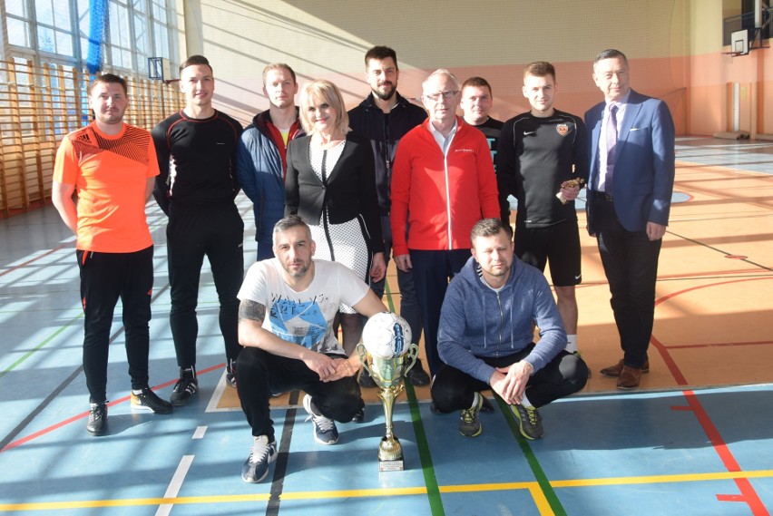 Turniej halowej piłki nożnej o Puchar Wójta Gminy Bodzechów we Szewnie