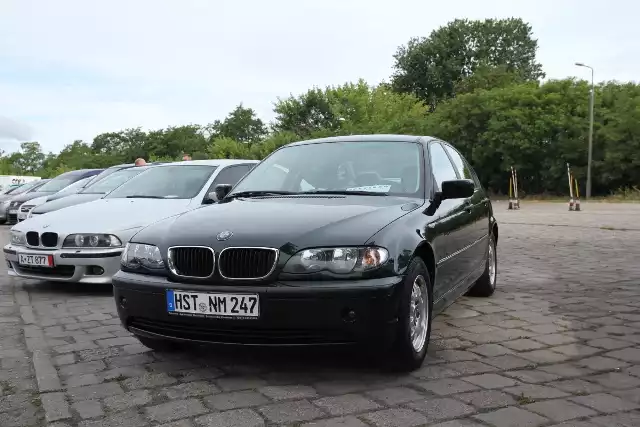 BMW 318 E46, 1.8 benzyna 2002r, radioodtwarzacz, komputer pokładowy, klimatyzacja, autoalarm, ABS, czujniki parkowania, el.szyby i lusterka, centralny zamek, wspomaganie, Cena 12,800 zł