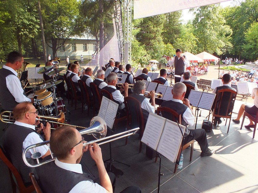 Orkiestra dęta KWK "JAS-MOS" w Parku Zdrojowym