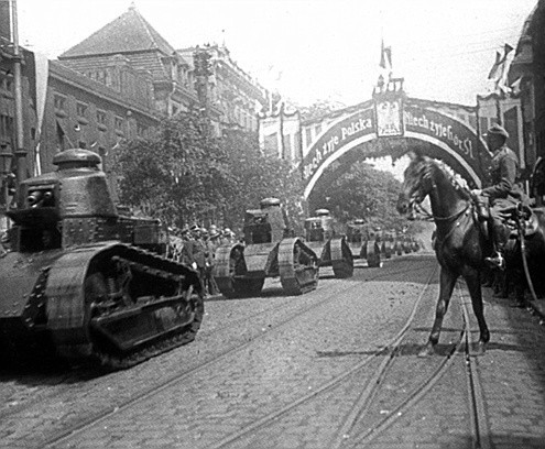 Katowice 20 czerwca 1922: Przez bramę powitalną od strony...