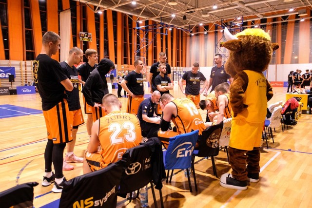 Koszykarze Żubrów Chorten Białystok zagrają na własnym parkiecie z Trójką Żyrardów