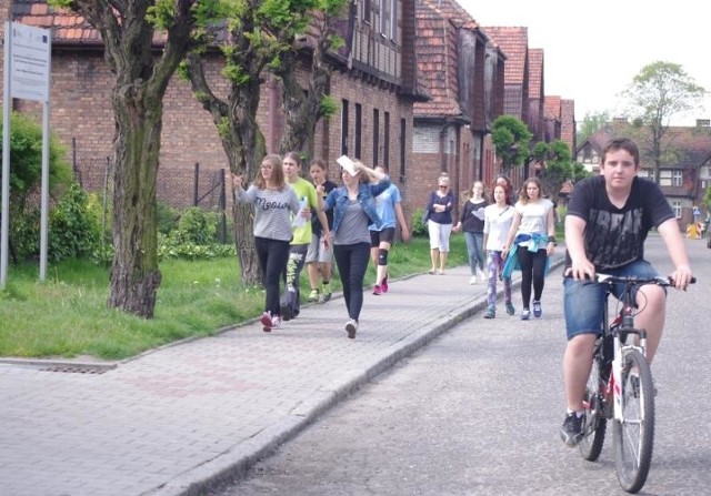 Zabytkowe osiedle patronackie dawnej koplani Dębieńsko jest już po pierwszy etapie rewitalizacji. Wokół familoków z czerwonej cegły przechadzają się już pierwsze grupy turystów. Wszystkim, którzy mają ochotę w nietypowy sposób zwiedzić zabytkowe osiedle  proponujemy quest spacerowy – "Familoki tour".