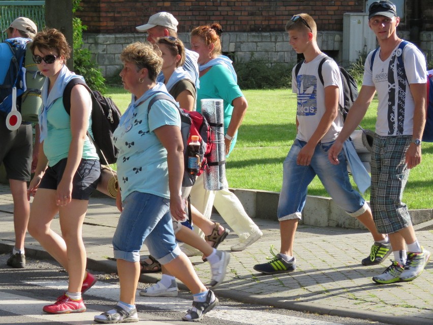 Rybnicka Piesza Pielgrzymka dotarła dziś do Tarnowskich Gór [ZDJĘCIA] 